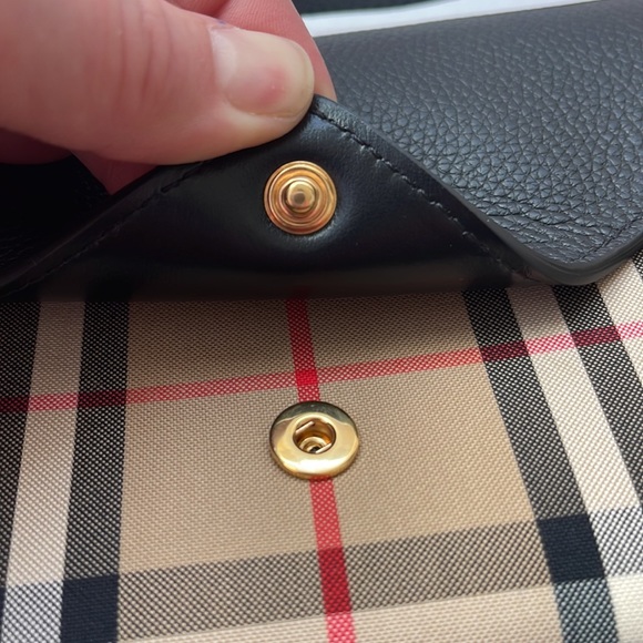 Burberry Vintage Check and Leather wallet with Detachable strap - Picture 10 of 16